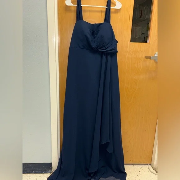 Elegant Navy Blue Gown - Picture 4 of 4